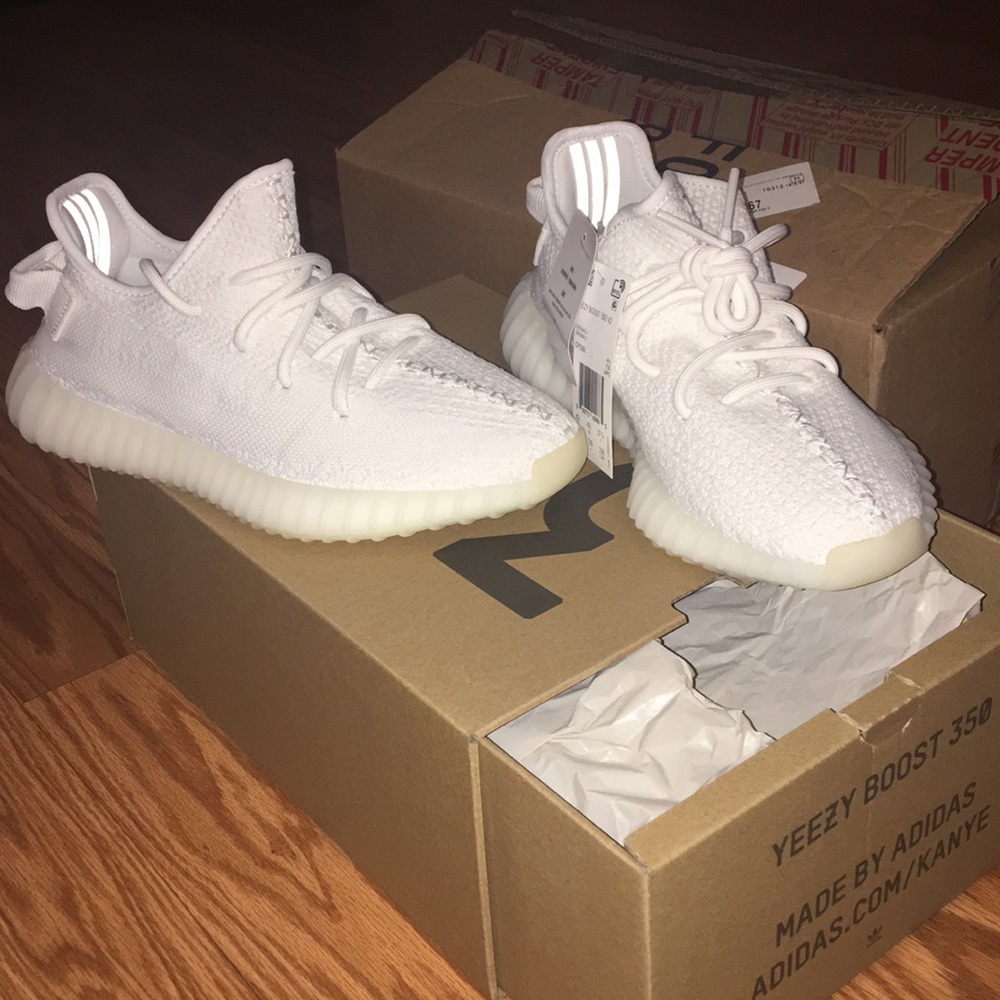 Authentic Yeezy 350 v2 triple white size 5